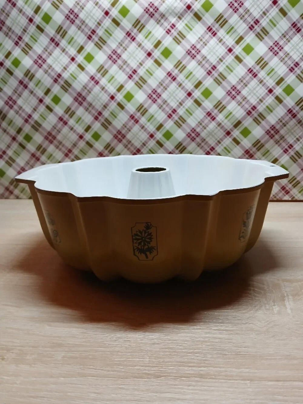 VINTAGE 1970s NORDIC WARE BEST BUNDT FLUTED CAKE PAN YELLOW AND GOLD OMBRE